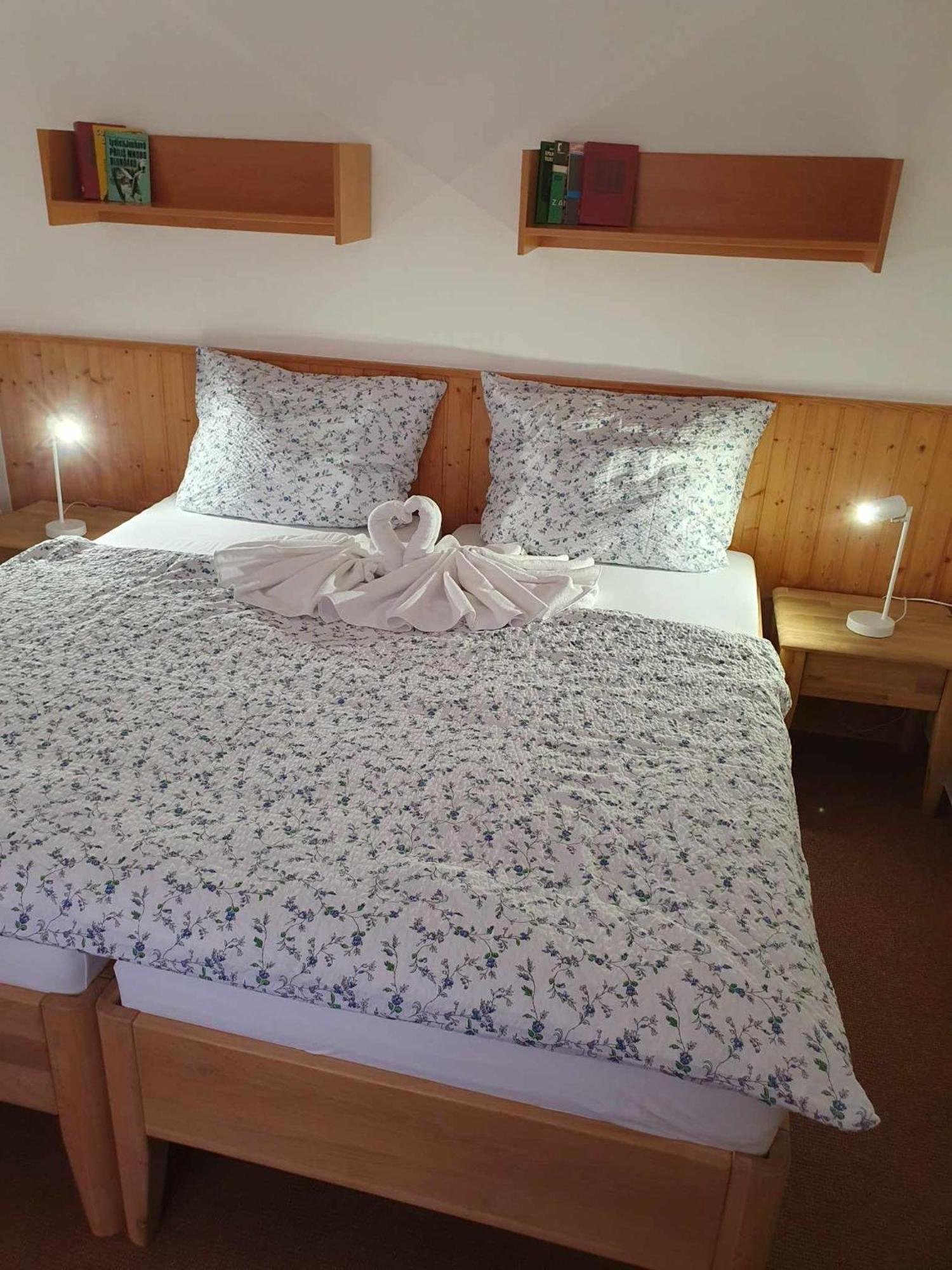 Hotel A Penzion Pegas Vlachovice 外观 照片